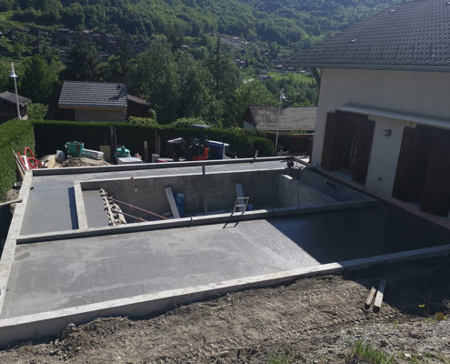 Réalisation d'une piscine et local technique par Maçonnerie Pouget